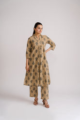 A-line flared kurti with pleated bust detail in beige black buta block print – Ekisha