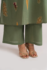 Notch split neckline detail on sage green mughal botanical block print straight kurta – Ekisha