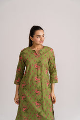 3/4 sleeve olive green cotton A-line kurta with dusty pink ditsy floral print – Ekisha coord set