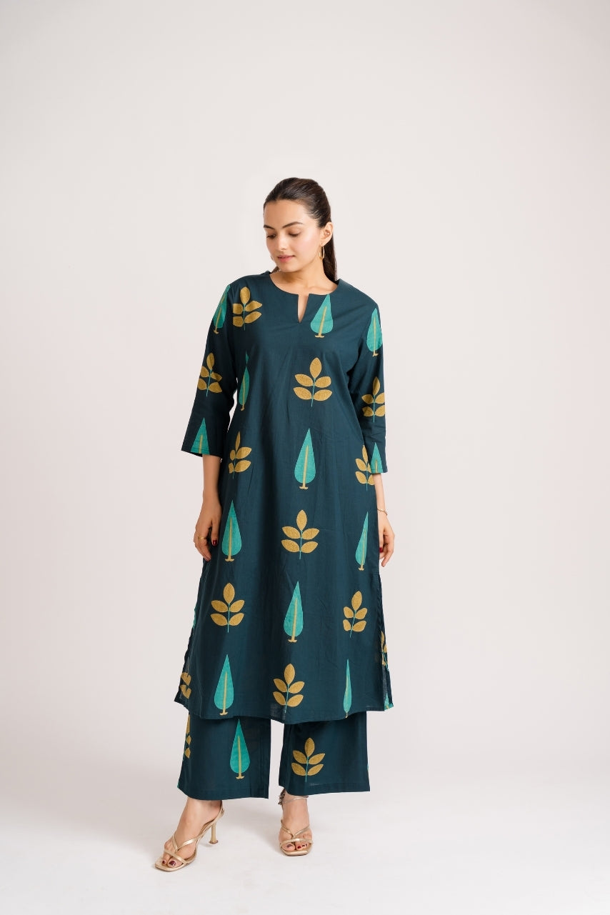 Side slit detail of teal gold leaf block print straight kurta – Ekisha