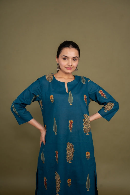 Women blue designer printed floral pure cotton Co-Ord Set, front view 3