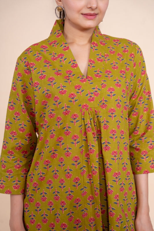 Women green V neck printed floral pure cotton Co-Ord Set, detailed view