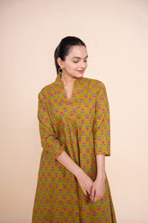 Women green V neck printed floral pure cotton Co-Ord Set, front view 2