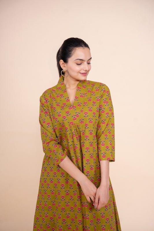Women green V neck printed floral pure cotton Co-Ord Set, front view 2
