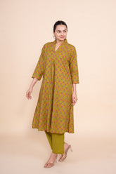 Women green V neck printed floral pure cotton Co-Ord Set, front view 4