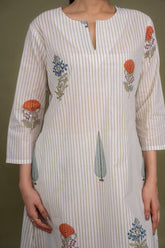 Women white lines designer printed floral pure cotton Co-Ord Set, detailed view