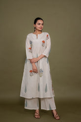 Women white lines designer printed floral pure cotton Co-Ord Set, front view 3