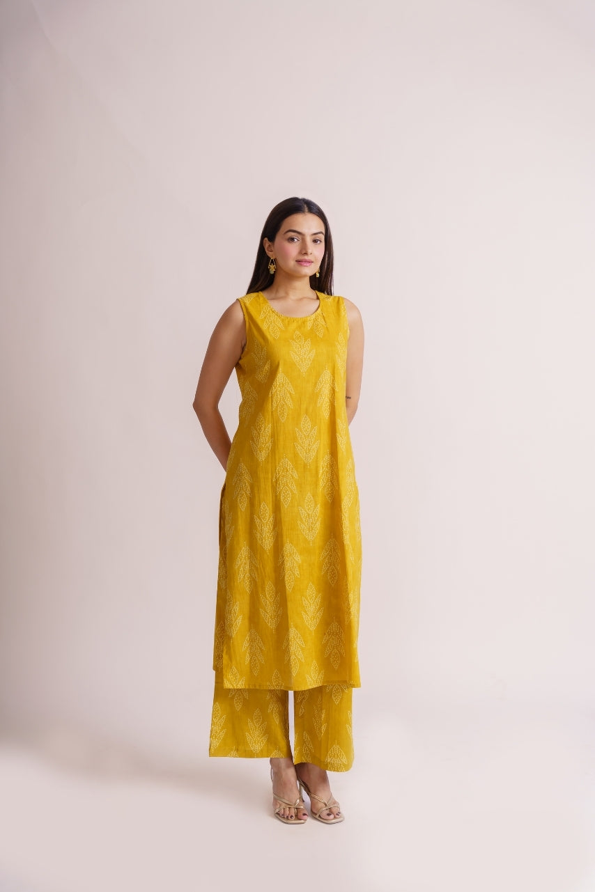 Cotton sleeveless kurta and palazzo pants leaf print set