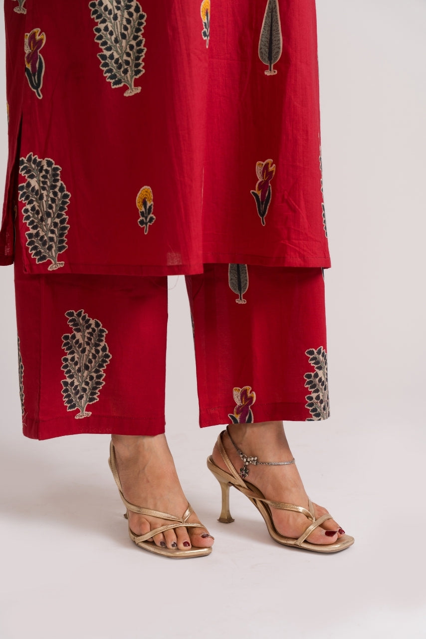 Straight kurta with scattered mughal garden motifs in charcoal olive and mustard on red cotton – Ekisha