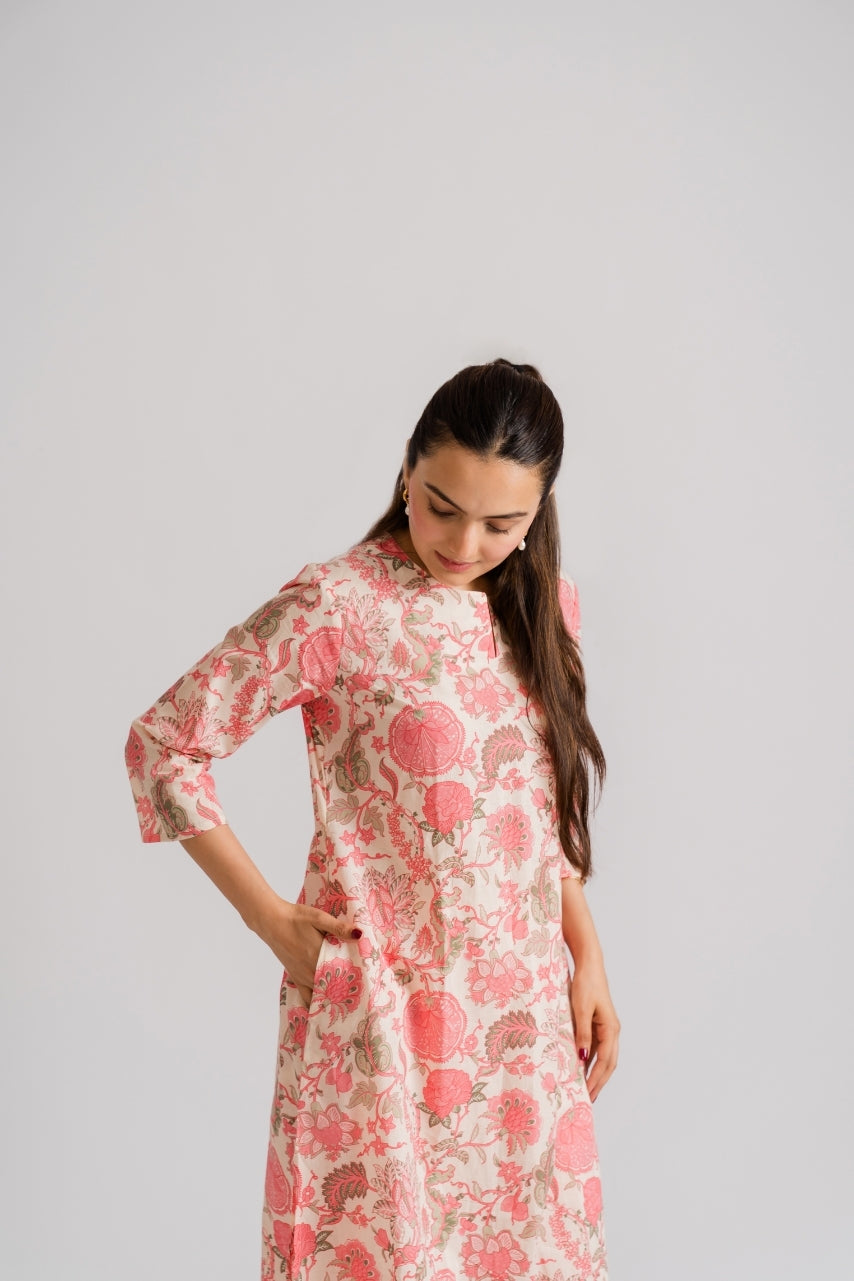 Close-up of coral pink and sage jaal floral block print on cream cotton fabric – Ekisha