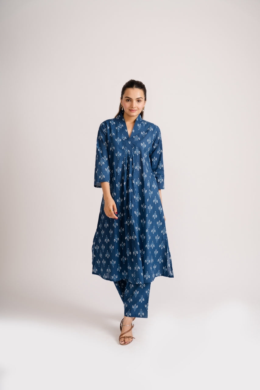 Full length shot of indigo blue ikat diamond print coord set for women – Ekisha