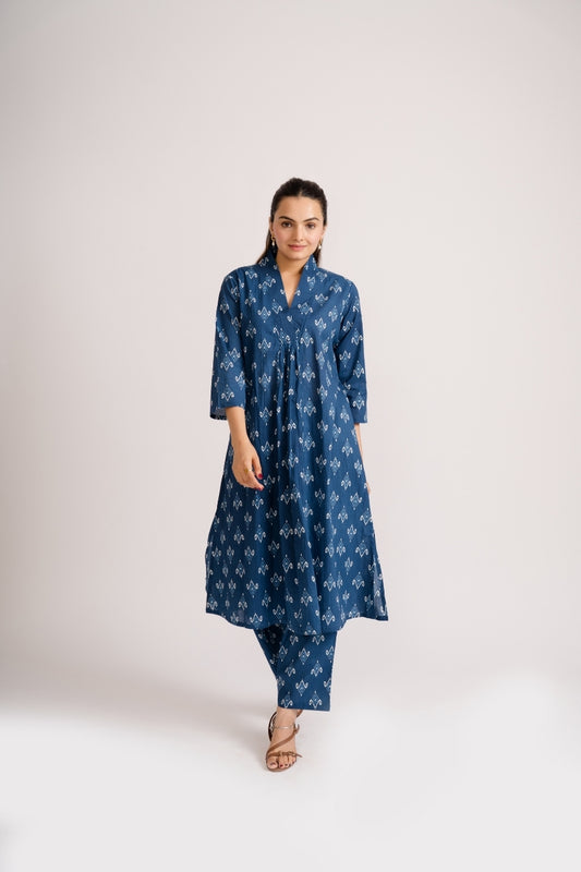 Full length shot of indigo blue ikat diamond print coord set for women – Ekisha