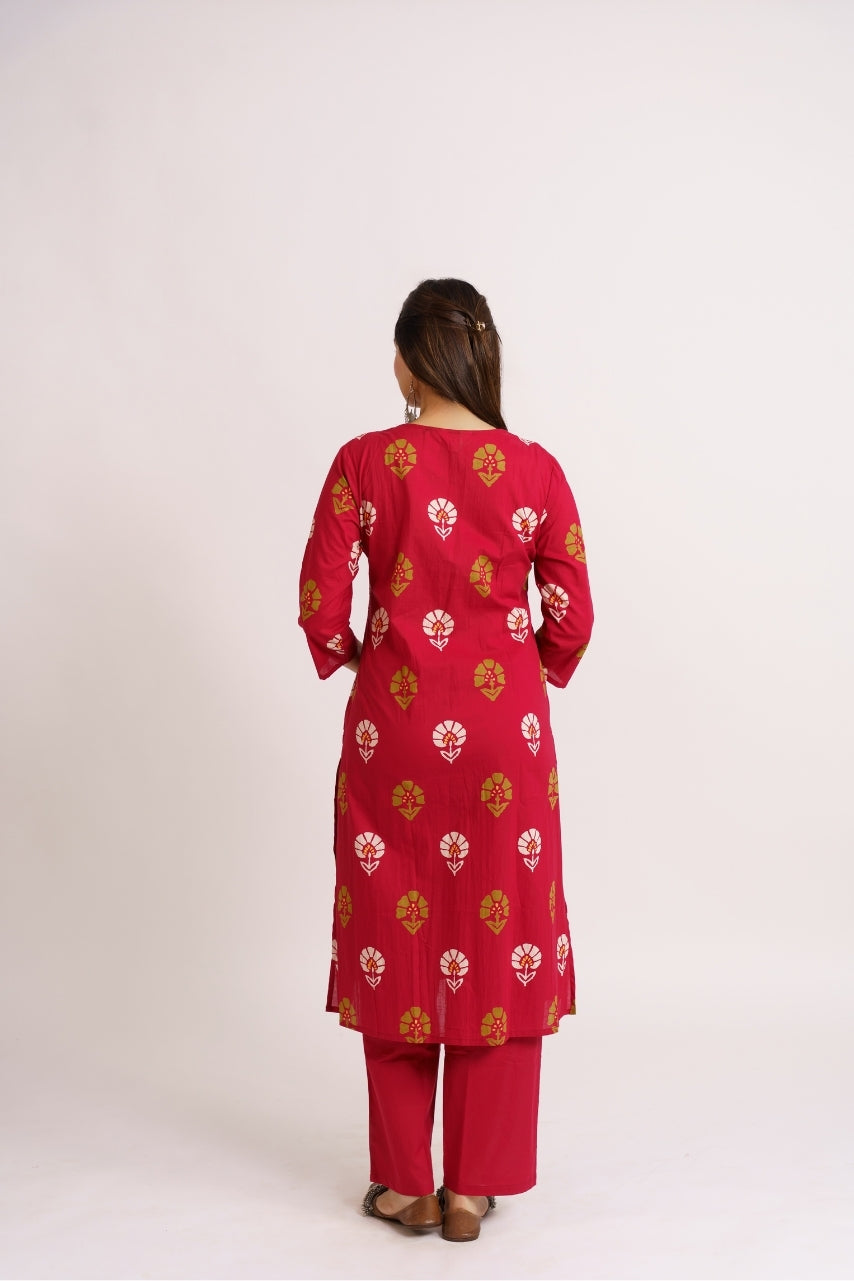 Women's floral motif print kurta with plain pants co-ord set