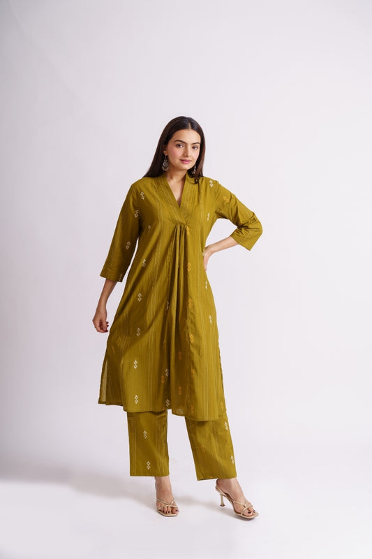 Woman wearing olive green cotton co-ord set, front view