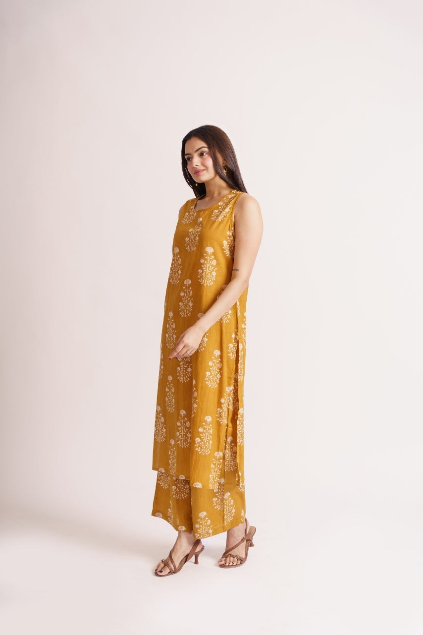 Women's mustard kurta set round neckline detail