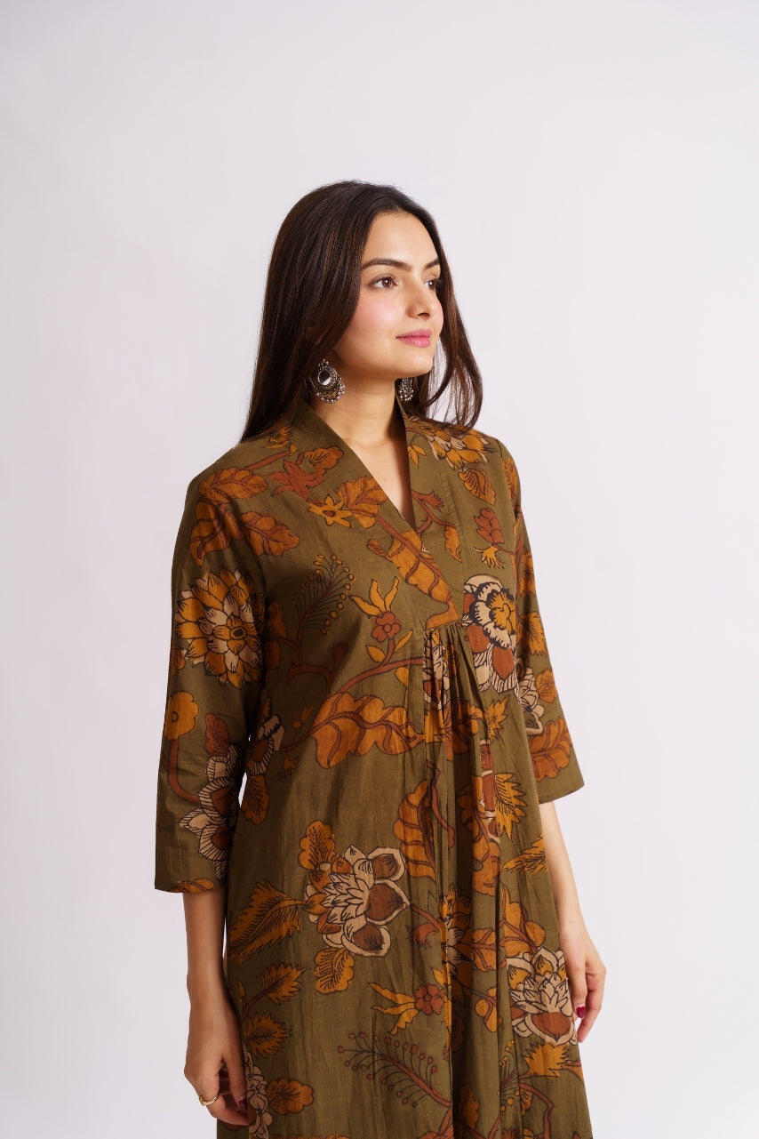 Women's olive kurti front pleat and collar detail