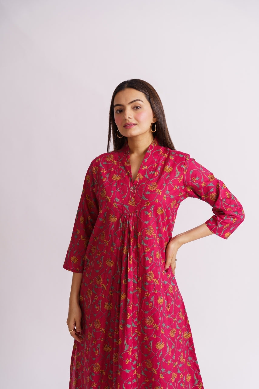 Women's magenta kurti V-neckline and front pleat detail