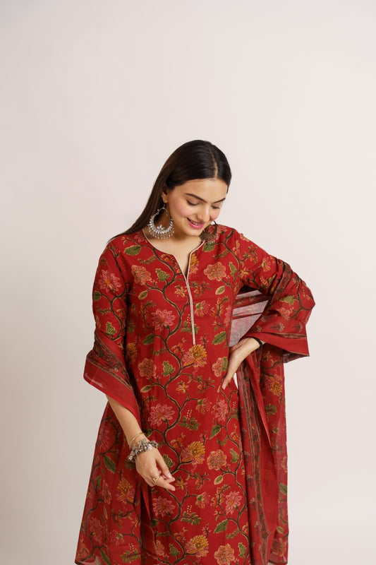 Red cotton printed kurta set with dupatta for women side view
