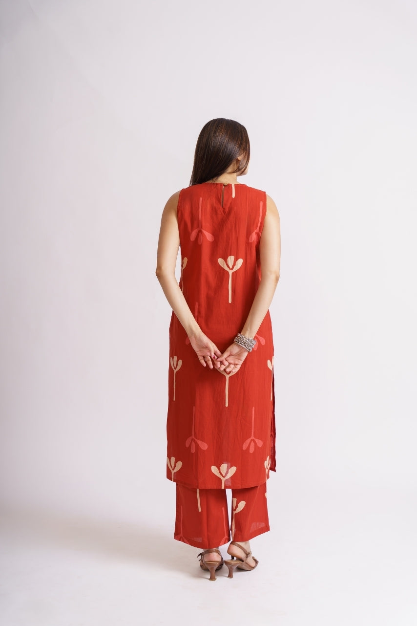 Women's rust kurta set round neckline and sleeveless detail