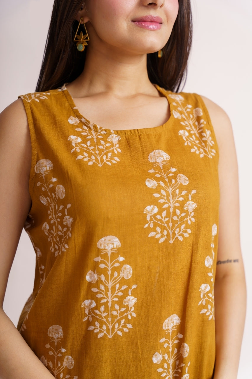 Cotton sleeveless kurta and pants floral print set