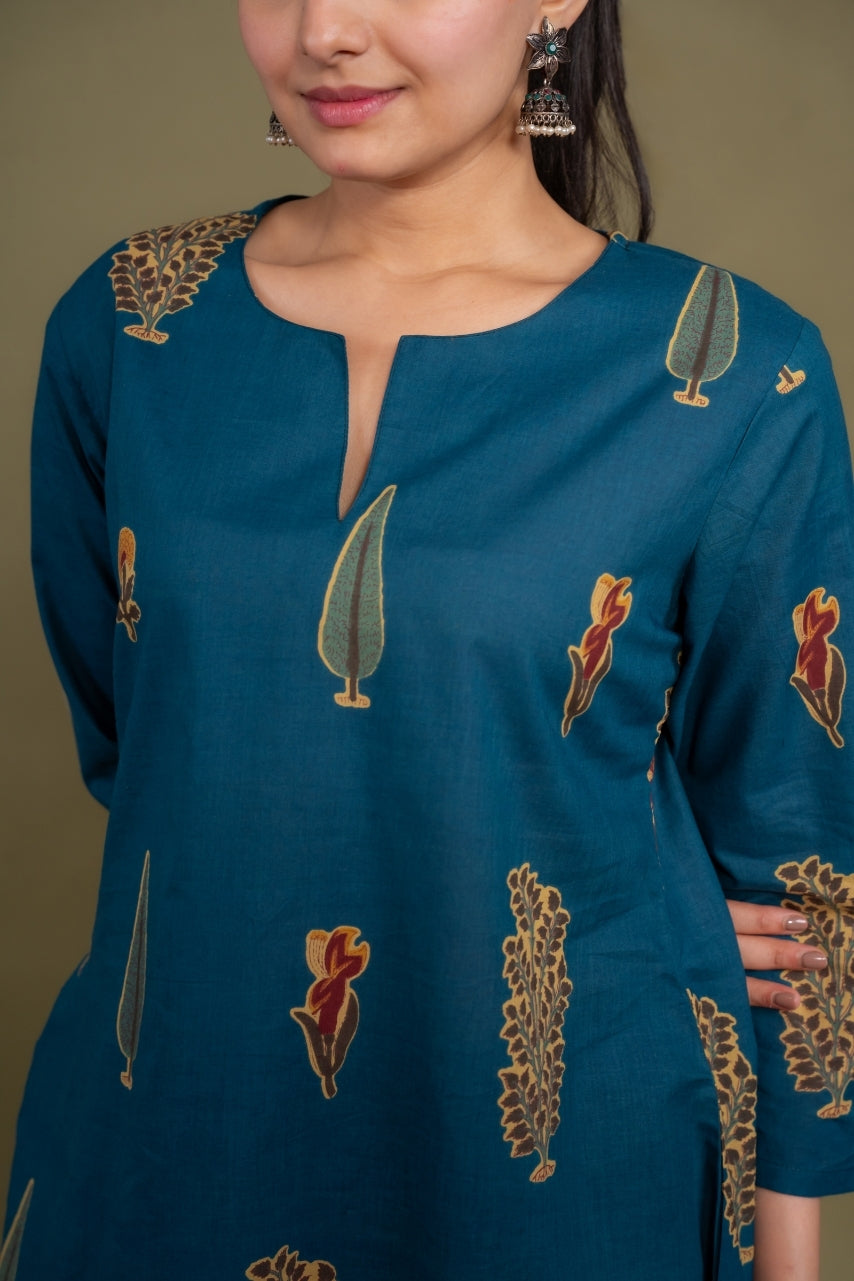 Women blue designer printed floral pure cotton Co-Ord Set, detailed view