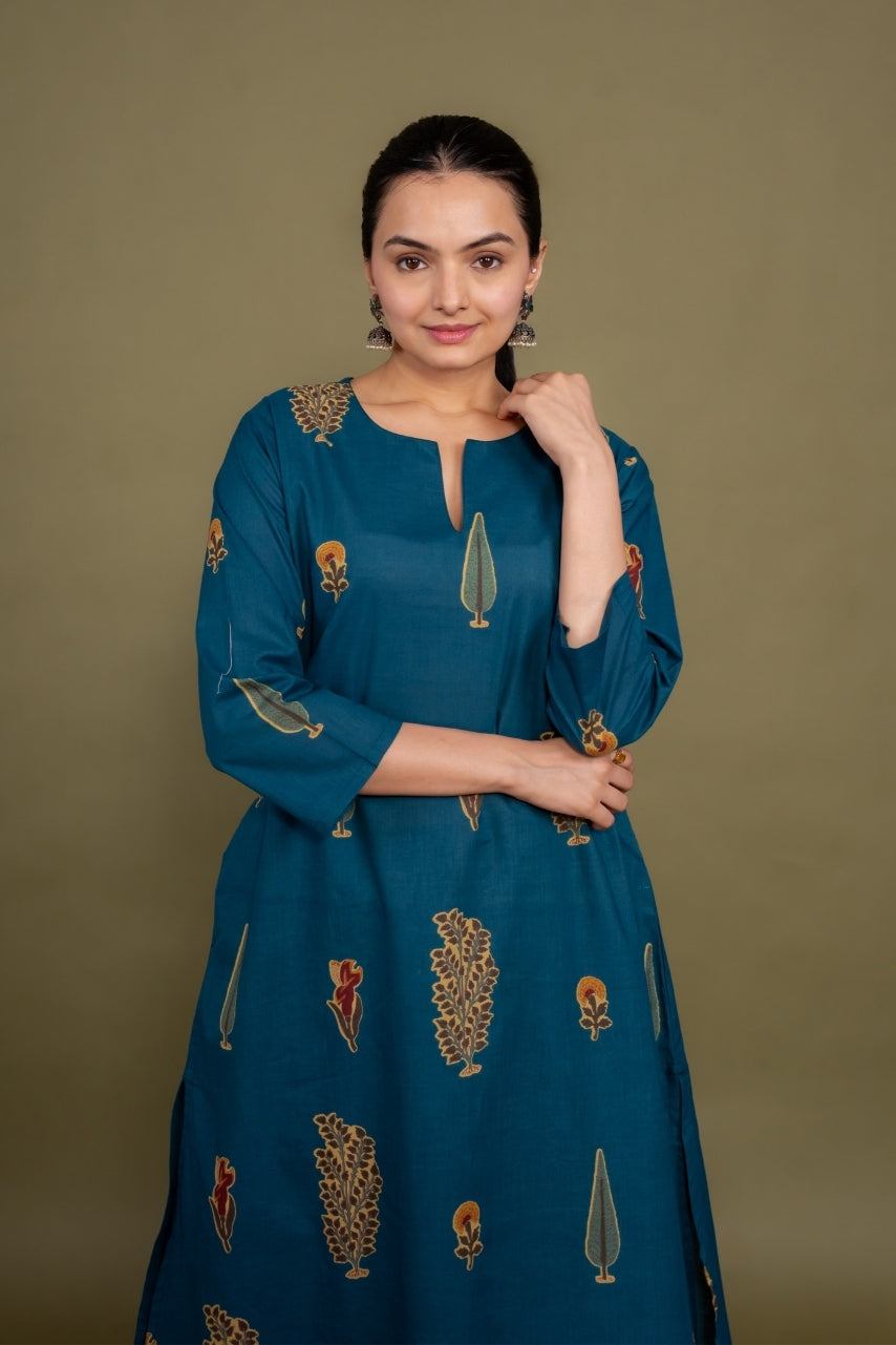 Women blue designer printed floral pure cotton Co-Ord Set, front view 2