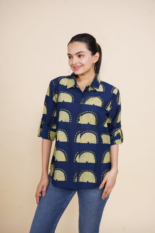 Women Pure Cotton blue abstract printed relaxed fit shirt, front view 2