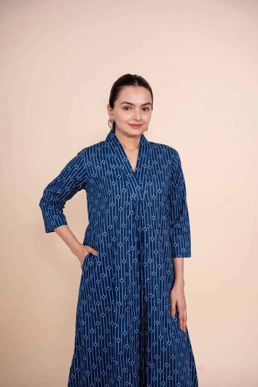 Women blue V neck printed floral pure cotton Co-Ord Set, front view 3