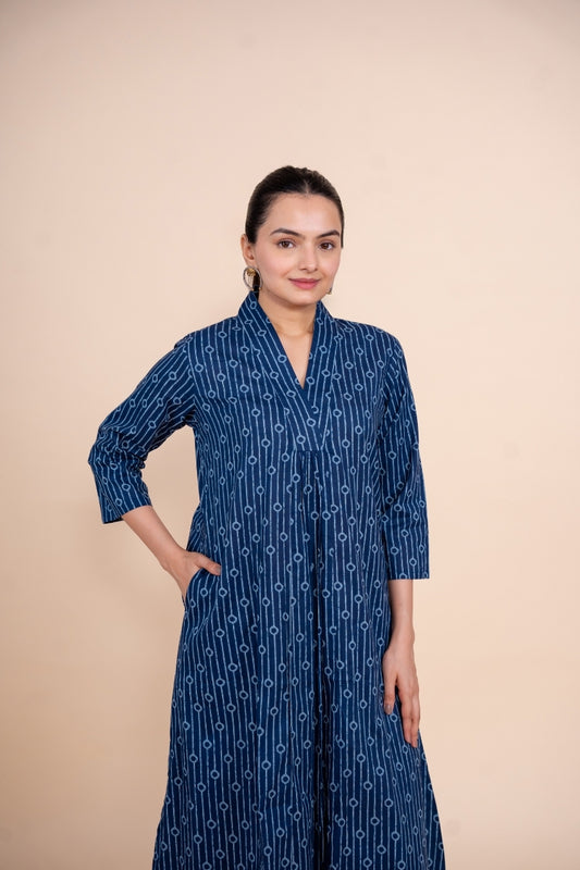 Women blue V neck printed floral pure cotton Co-Ord Set, front view 3