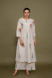 Women white lines designer printed floral pure cotton Co-Ord Set, front view