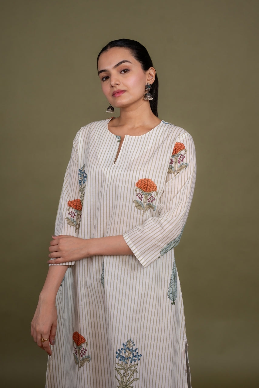 Women white lines designer printed floral pure cotton Co-Ord Set, front view 2