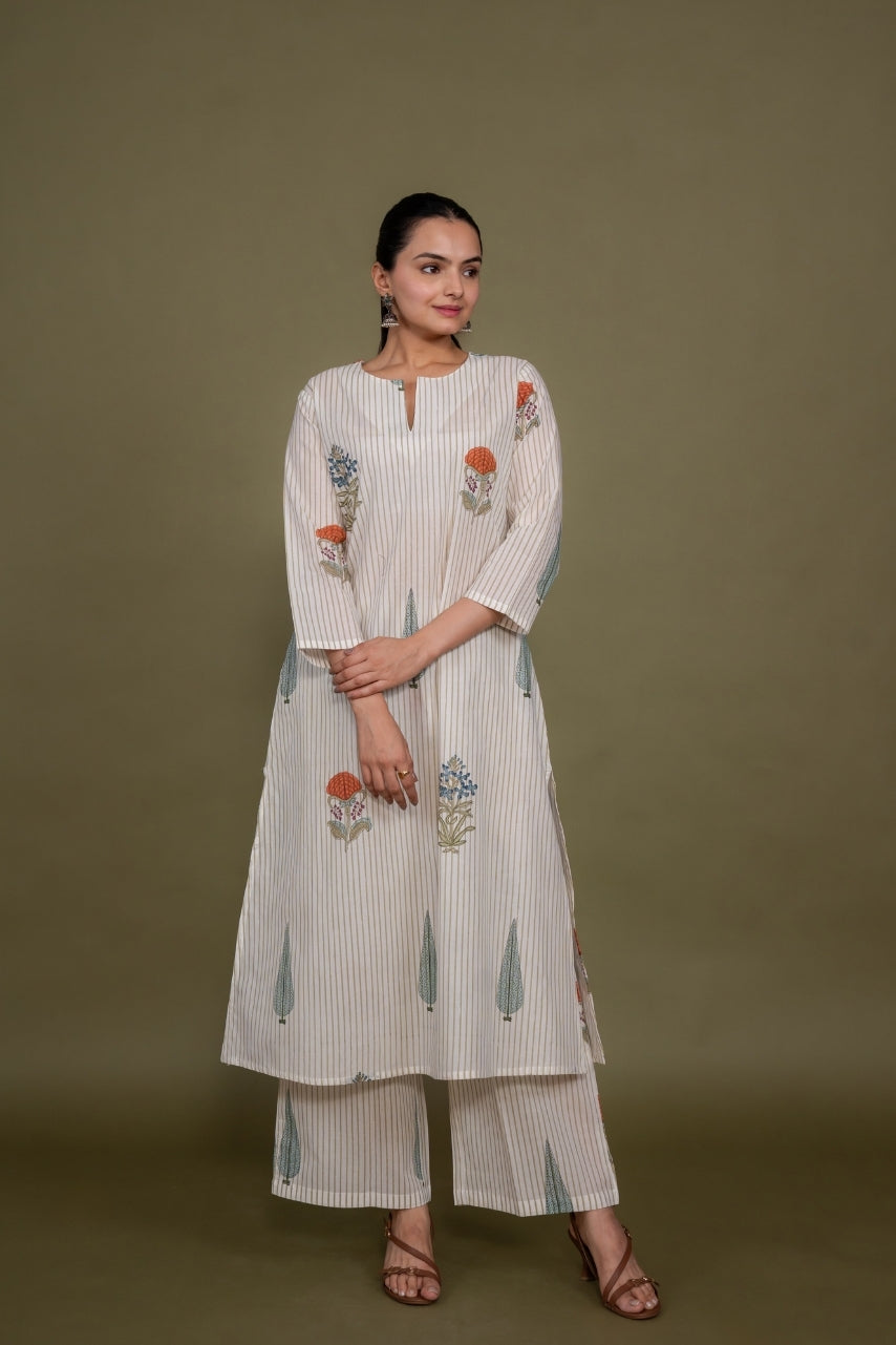 Women white lines designer printed floral pure cotton Co-Ord Set, front view 3