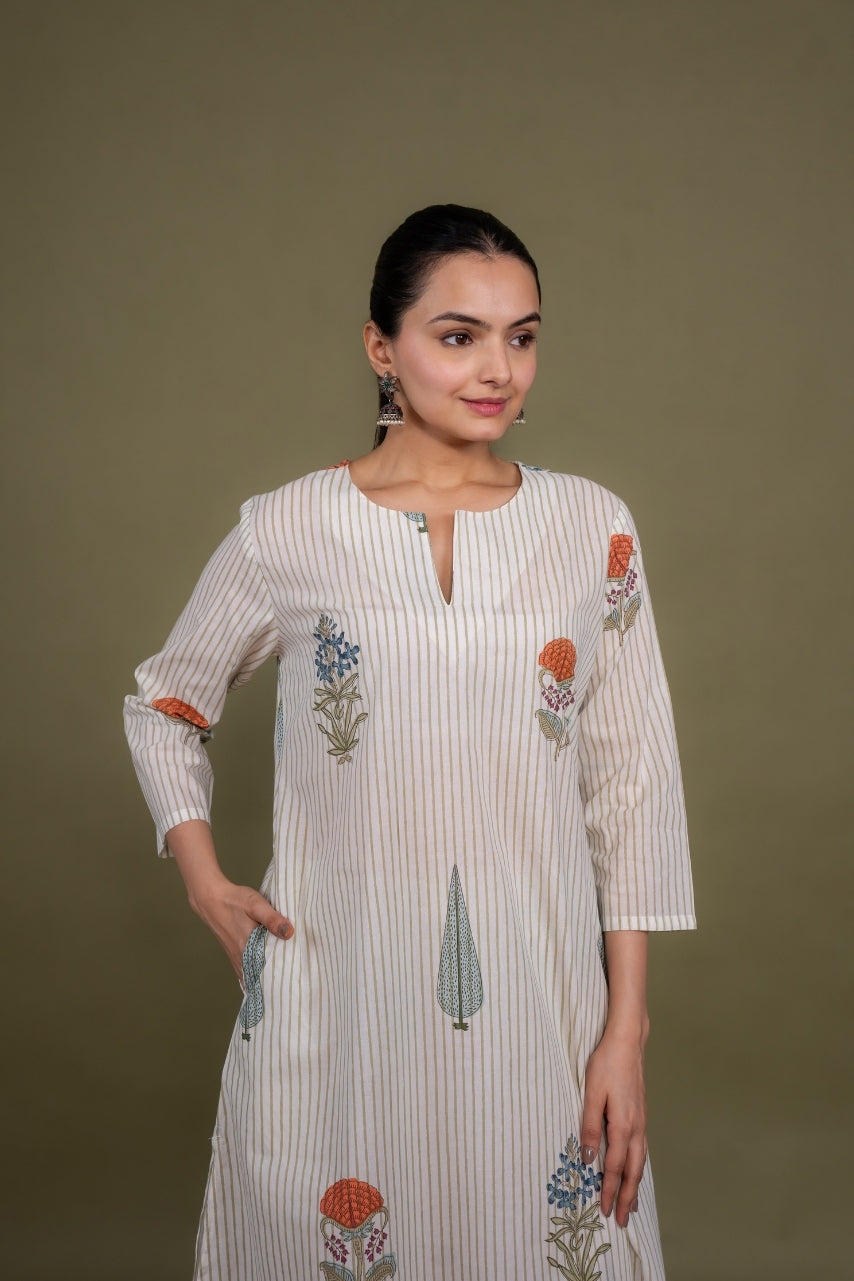 Women white lines designer printed floral pure cotton Co-Ord Set, front view 4