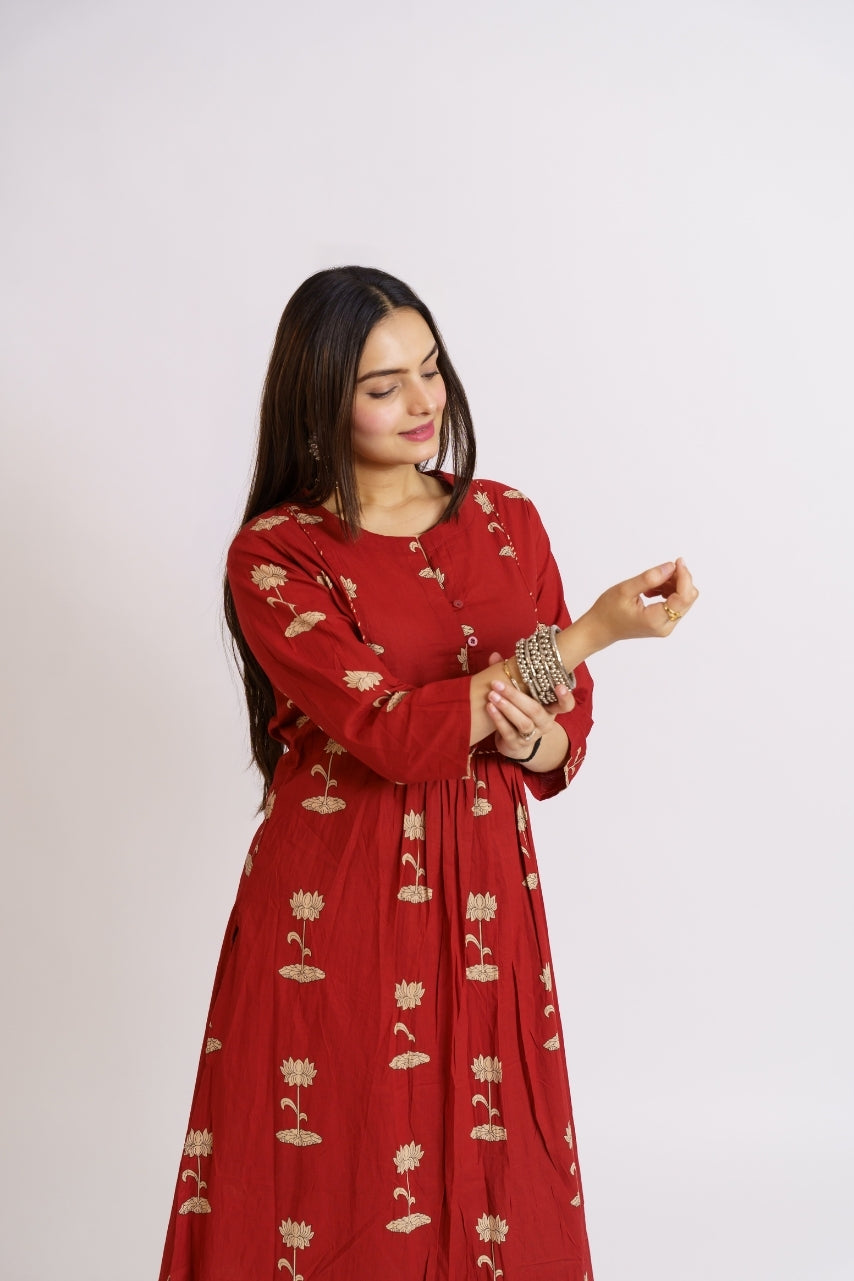 Three-quarter sleeve detail on maroon floral printed kurta