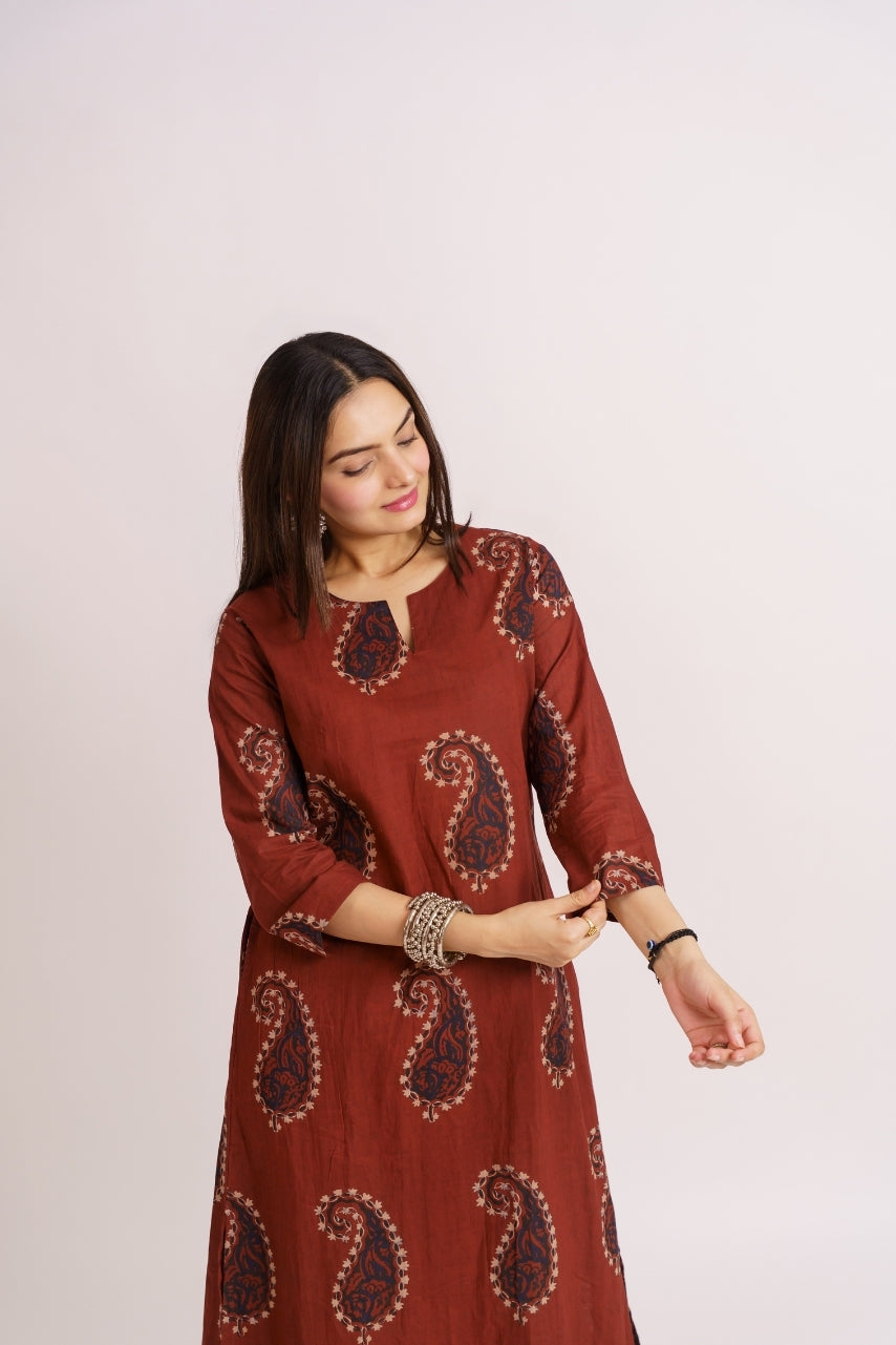 Three-quarter sleeve detail on paisley printed cotton kurta