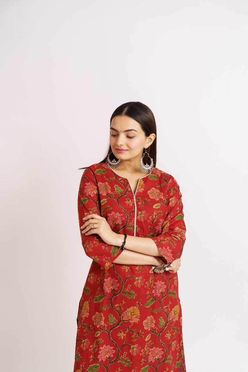 Three-quarter sleeve detail on floral printed cotton kur