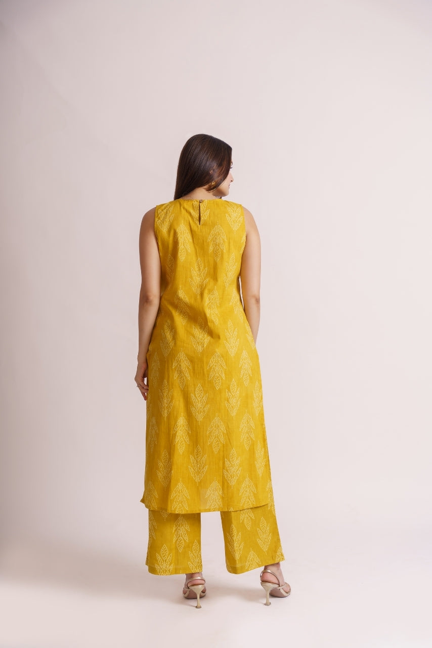 Women's yellow kurta set round neckline detail